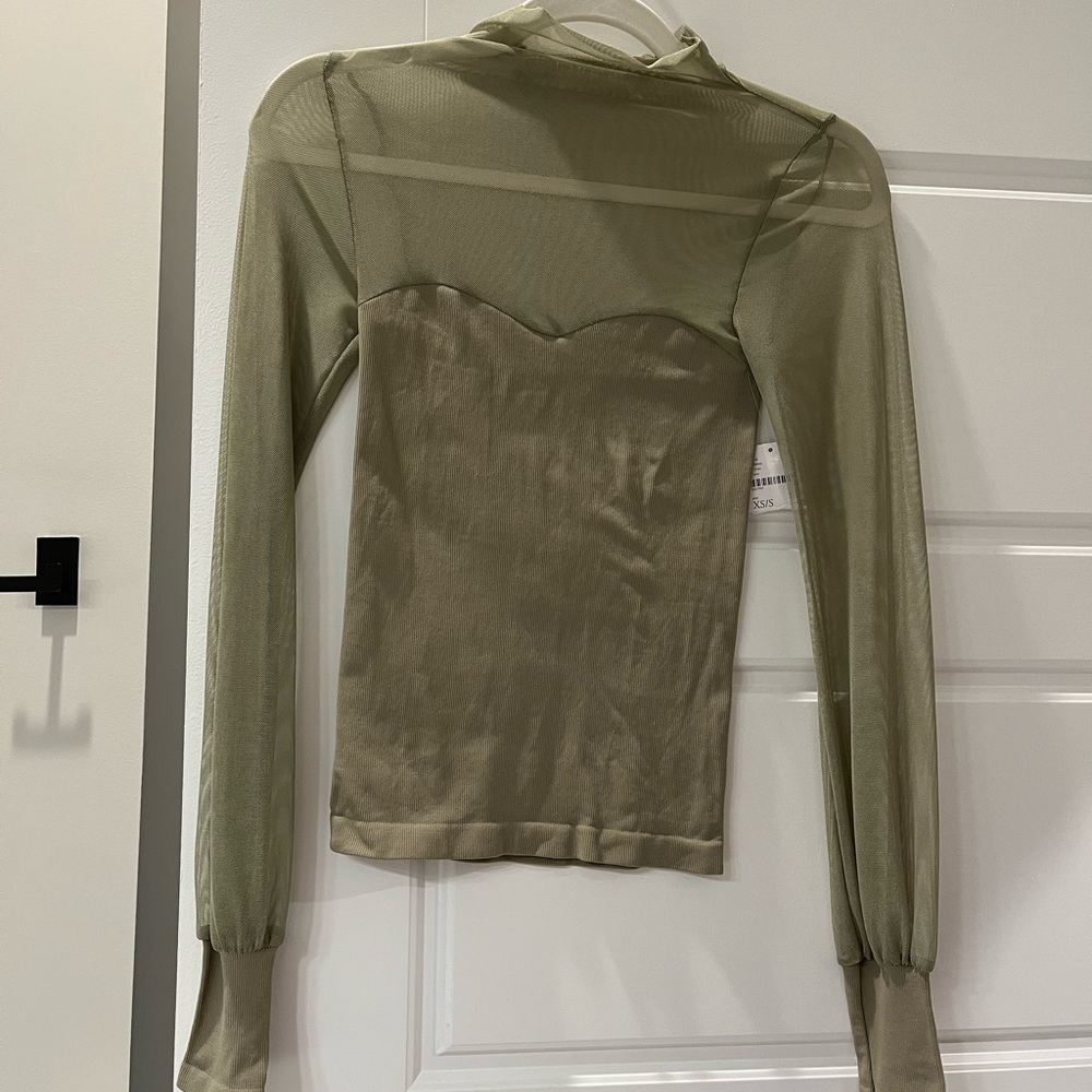 Free People Light Up layering top. Size XS/S. NWT